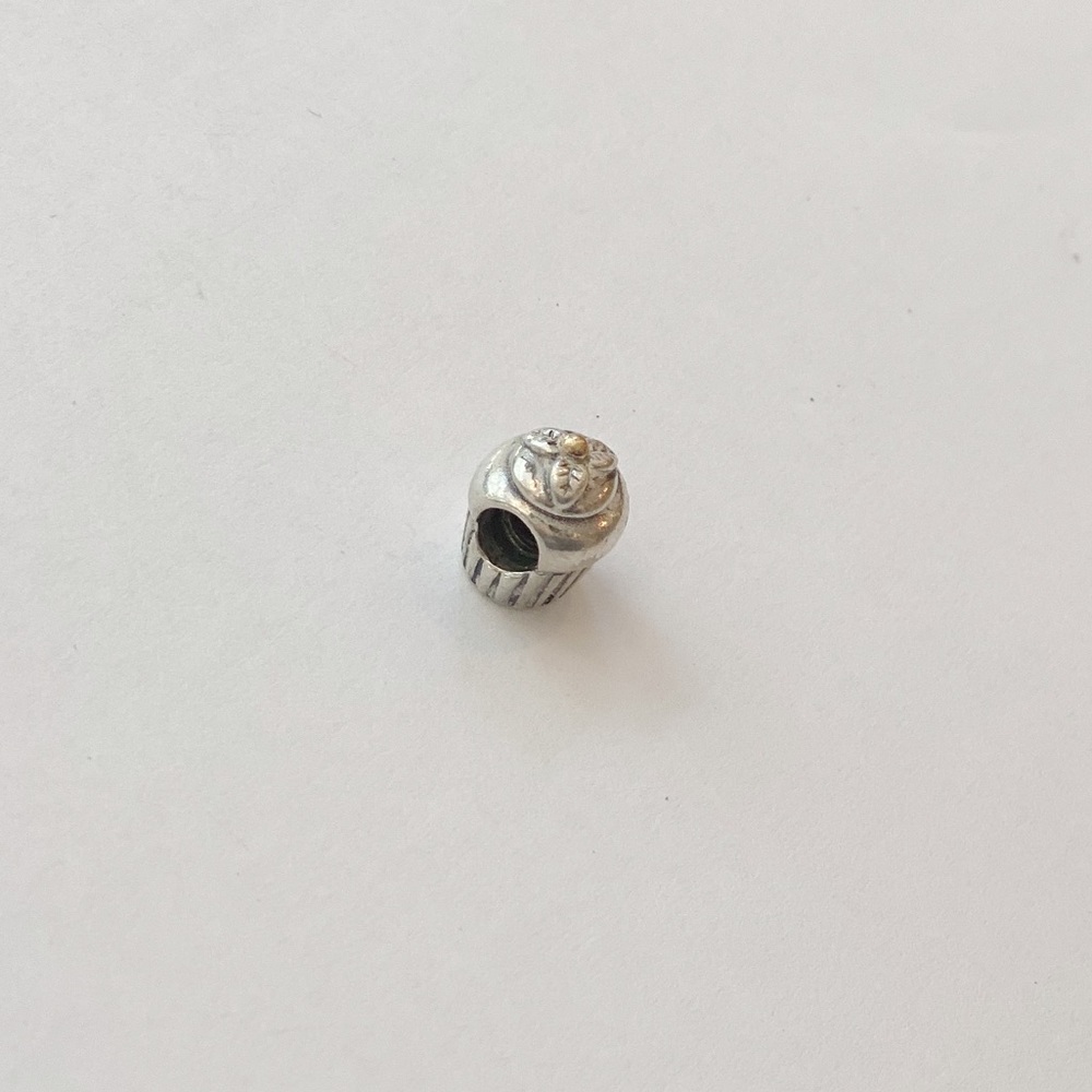 Pandora Charm - cupcake